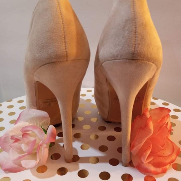 Heels - Picture 2 of 6